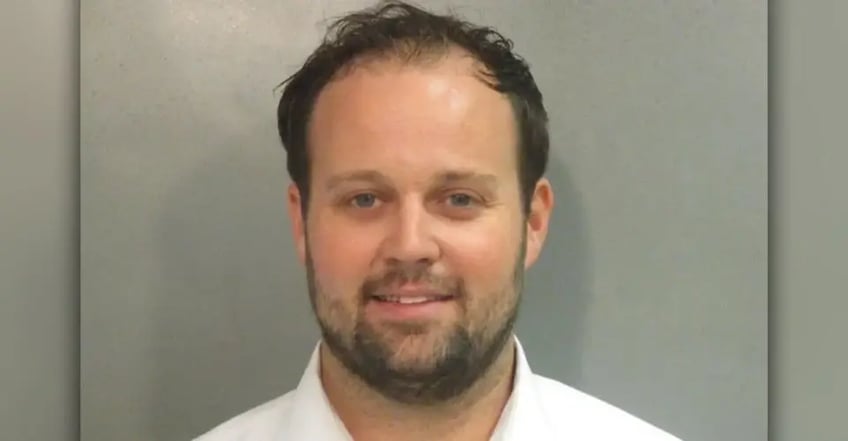 19 kids counting josh duggar files motion to delay sentencing