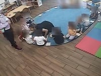 2 kleuterleidsters uit georgia gearresteerd nadat ze op camera betrapt zouden zijn op misbruik van kinderen