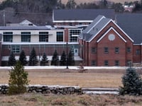 6 aangeklaagd waaronder 2 mannen uit massachusetts in verband met onderzoek naar kindermishandeling in detentiecentrum new hampshire