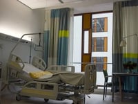 7 year old manchester boy burned and beaten dies days after fathers arrest