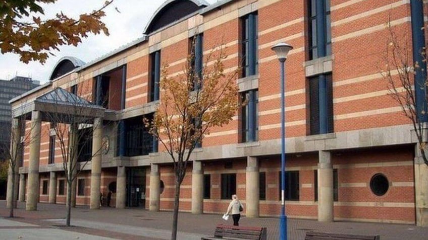 aanzienlijke stokesley zedendelinquent krijgt celstraf voor online kindermisbruik
