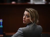 amber heard beschuldigt johnny depp van seksueel misbruik en gedraagt zich als een monster