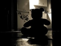 anciana acusada de asesinato por matar a golpes a su nieta de 8 anos