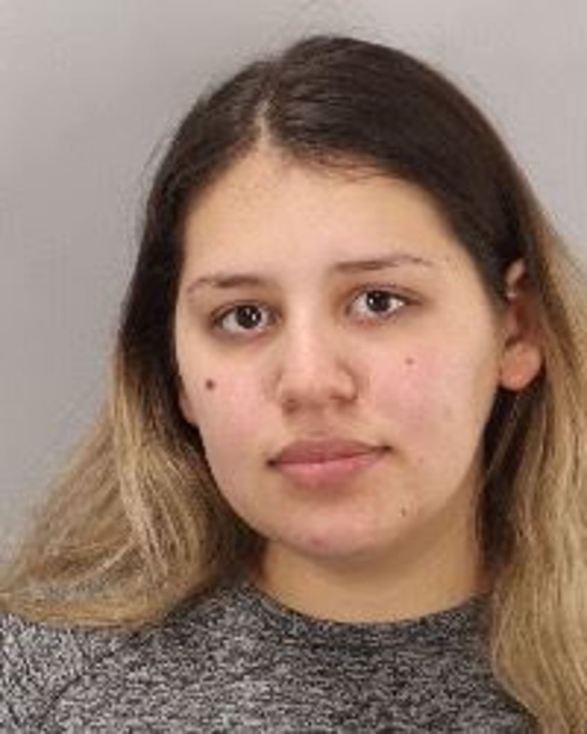 arrestan a mujer que provoco una tormenta de fuego en las redes sociales por acusaciones de abuso infantil