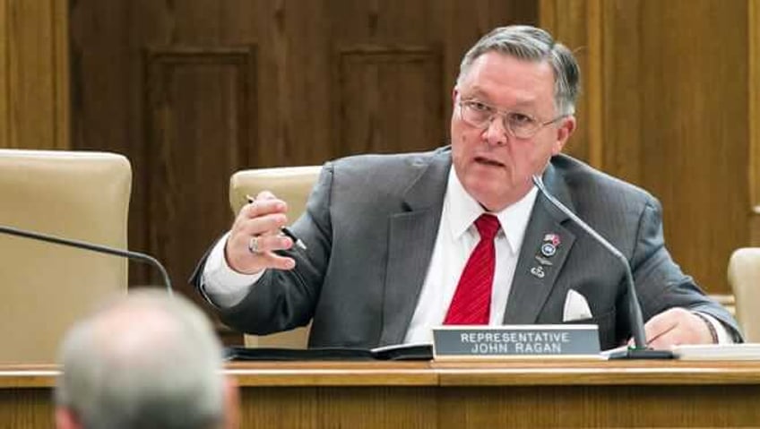 beschuldiging van misbruik in opvangcentrum voor migrantenkinderen in tennessee leidt tot onderzoek
