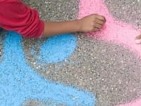 bewustwording voor kindermishandeling verwaarlozing door chalking the walk