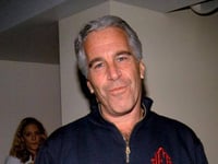 biden cia chef ontmoette epstein meerdere malen na veroordeling van financier voor kindermisbruik