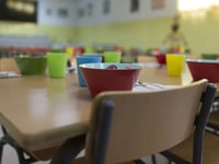 bijna een half miljoen kinderen in spanje lijden aan ondervoeding