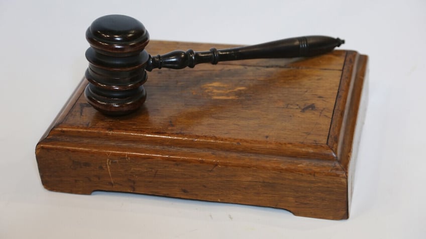 brown co overlevende van kindermisbruik je hebt mijn jeugd gestolen je hebt mijn ontwikkeling gestolen maar ik weiger je mijn toekomst te laten stelen