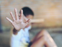 cyberpesten en online seksueel misbruik van kinderen nemen toe