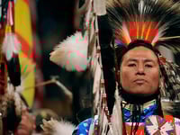 dances with wolves acteur nathan chasing horse gearresteerd op beschuldiging van seksueel misbruik