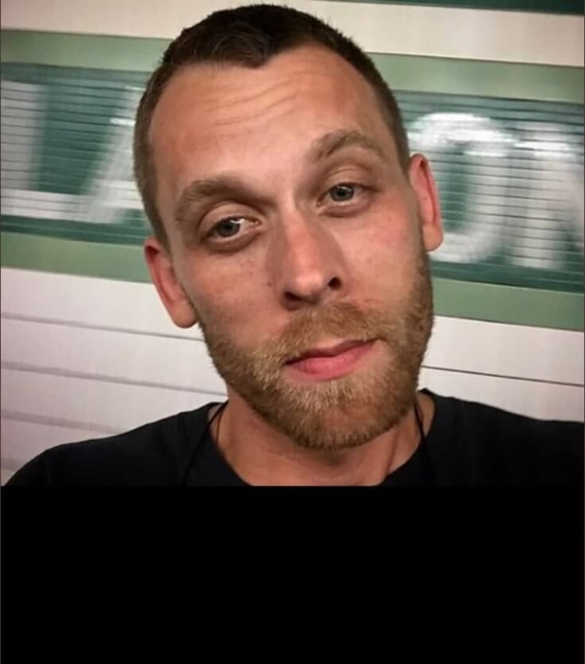 daniel auster zoon van romanschrijver paul auster gearresteerd voor dood van 10 maand oude dochter door drugsoverdosis