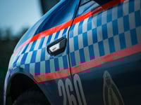 de politie beschuldigt een man in darwin van het bezit van materiaal voor kindermisbruik hij zou in contact zijn geweest met 10 kinderen
