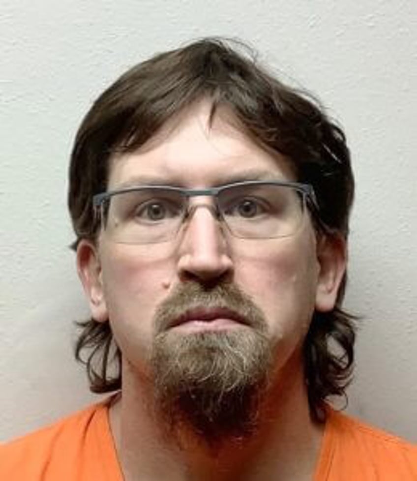 detenidos los antiguos residentes de jefferson por un presunto incidente de abuso sexual en jefferson