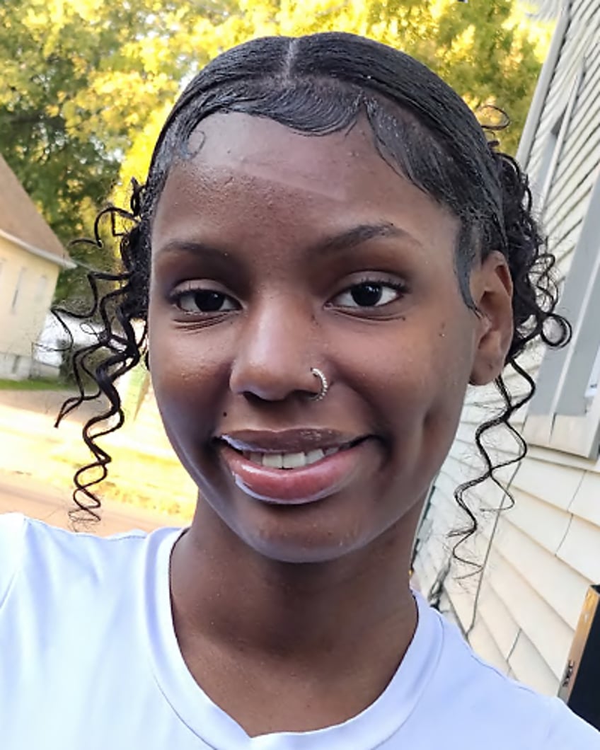 Dharielle Carpenter Missing Since Apr 12, 2025 From Mansfield, OH