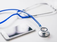 dokter ontslagen na downloaden video van meisje 2 dat verkracht wordt