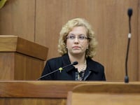 dos familias de alaska presentan una demanda federal contra el asediado medico de child abuse providence alegando diagnosticos erroneos de abuso infantil