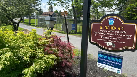 tientallen kinderen zijn misbruikt in jeugdgevangenissen in pennsylvania volgens rechtszaken