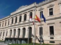 een man die een zevenjarig meisje seksueel misbruikte en zichzelf blootstelde aan haar driejarige zusje in salamanca is veroordeeld