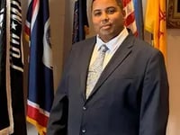 el candidato a representante estatal por escrito de fall river se enfrenta a un caso pendiente de abuso de menores