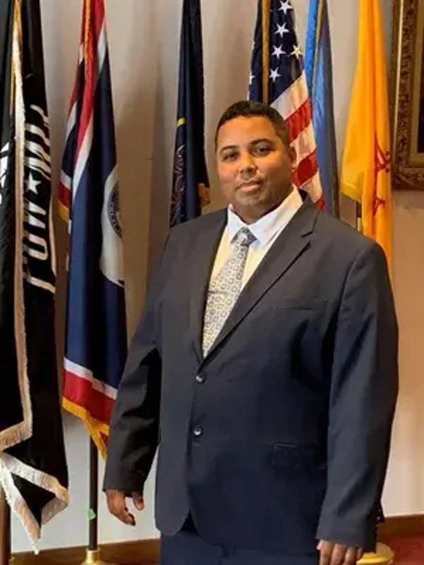 el candidato a representante estatal por escrito de fall river se enfrenta a un caso pendiente de abuso de menores