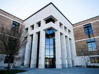empleado de una escuela de utah para adolescentes con problemas acusado de abuso de menores