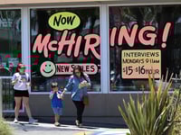 encuentran a ninos de 10 anos trabajando en mcdonalds hasta las 2 de la madrugada
