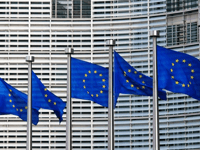 eu neemt noodwet aan die technologiebedrijven toestaat berichten te screenen op kindermisbruik