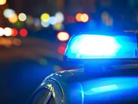 evans politie arresteert ouders op beschuldiging van kindermisbruik