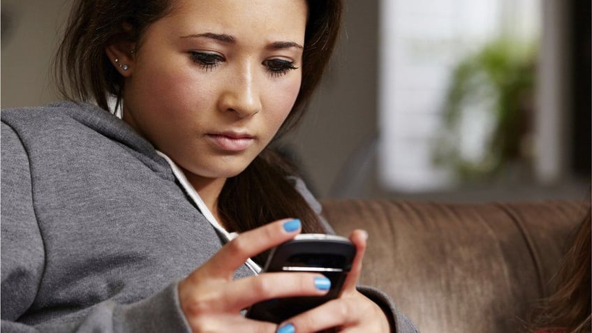girls asked for nudes by up to 11 boys a night ofsted finds