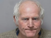 gosport man 73 die kind vier jaar lang seksueel misbruikte zit vast