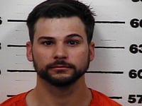hawkins county hombre acusado de asesinato en primer grado abuso infantil