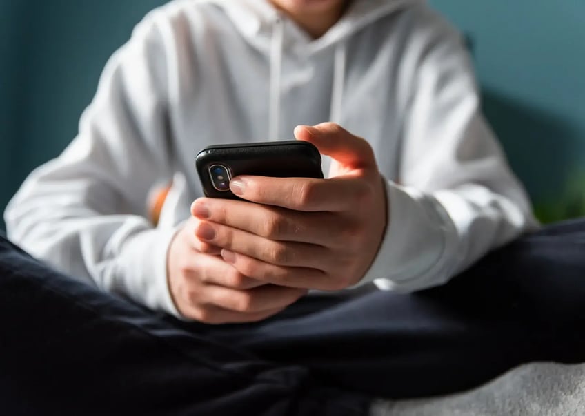 het congres dient opnieuw een wetsvoorstel in om kinderen te beschermen tegen seksueel misbruik op het internet dit is wat u moet weten