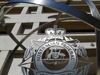 hombre acusado de material de abuso de menores