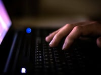 hombre de okehampton con 1 000 imagenes de abuso infantil dice que es como un hobby