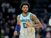 hornets miles bridges aangeklaagd voor huiselijk geweld kindermishandeling