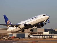 houston ouders beschuldigd van 36 aanklachten in kindermisbruikzaak procederen over dood kind op united vlucht