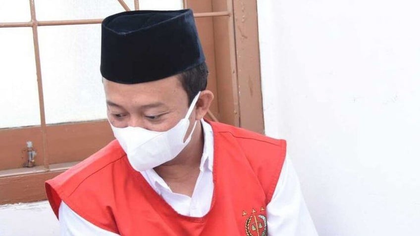 indonesische leraar krijgt levenslang voor verkrachting van 13 leerlingen