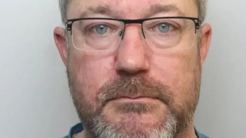 je bent echt een monster pedofiel veroordeeld voor verderfelijk kindermisbruik