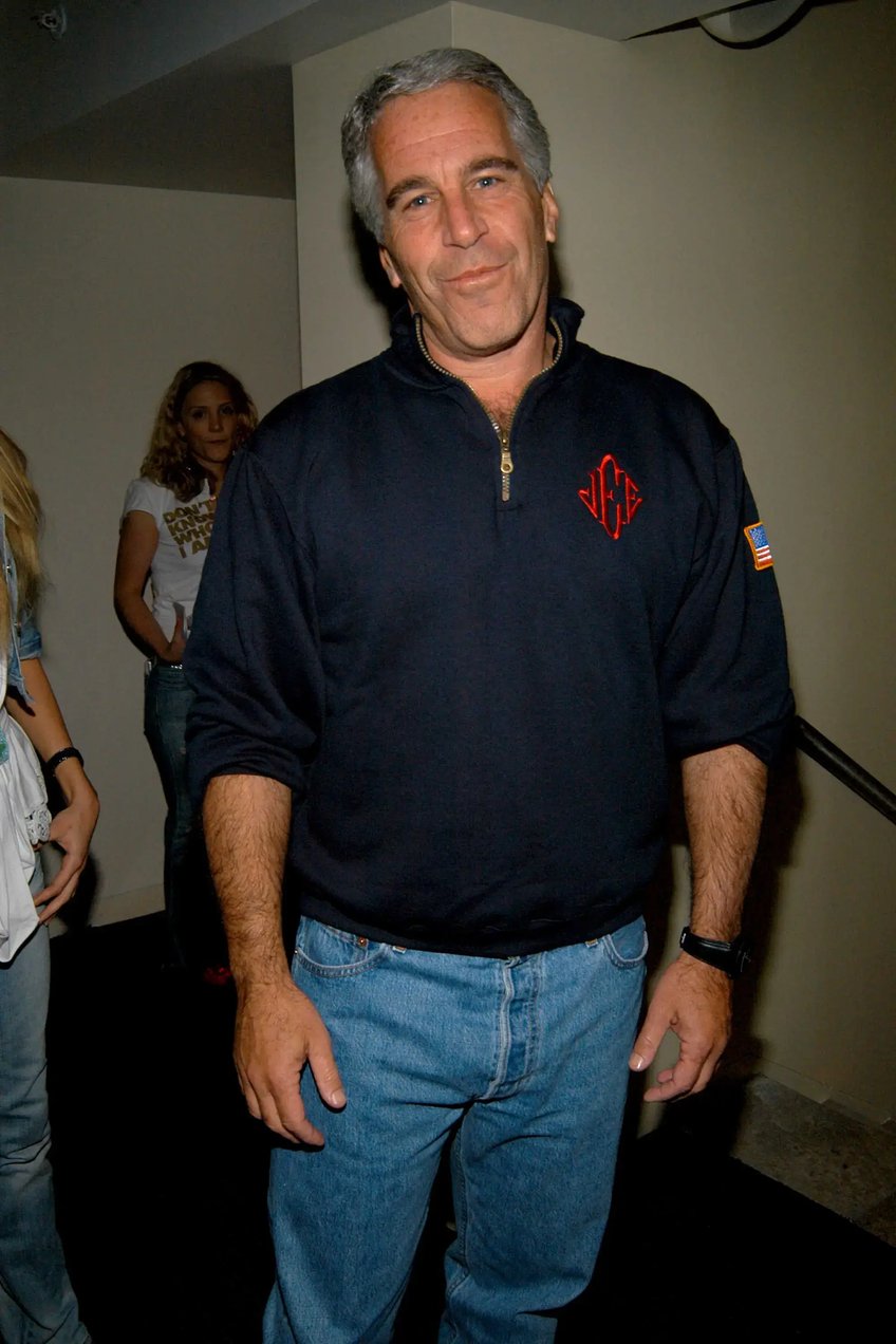 jeffrey epstein beschuldigers van seksueel misbruik klagen jpmorgan deutsche bank aan voor vermeende doofpotaffaire