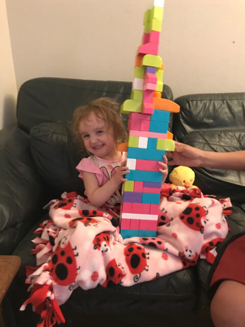 kaylee messerly gearresteerd op beschuldiging van kindermishandeling nadat baby stierf tijdens 2 nachten vastzitten in auto