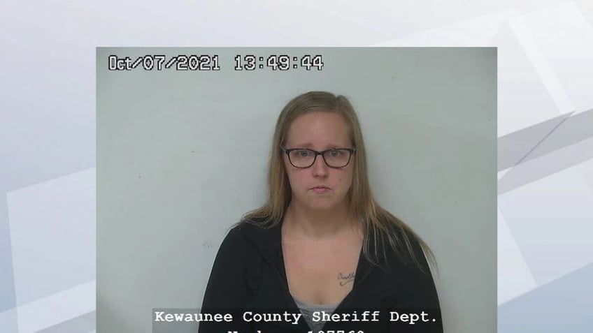 kewaunee county vrouw aangeklaagd in zaak kindermishandeling