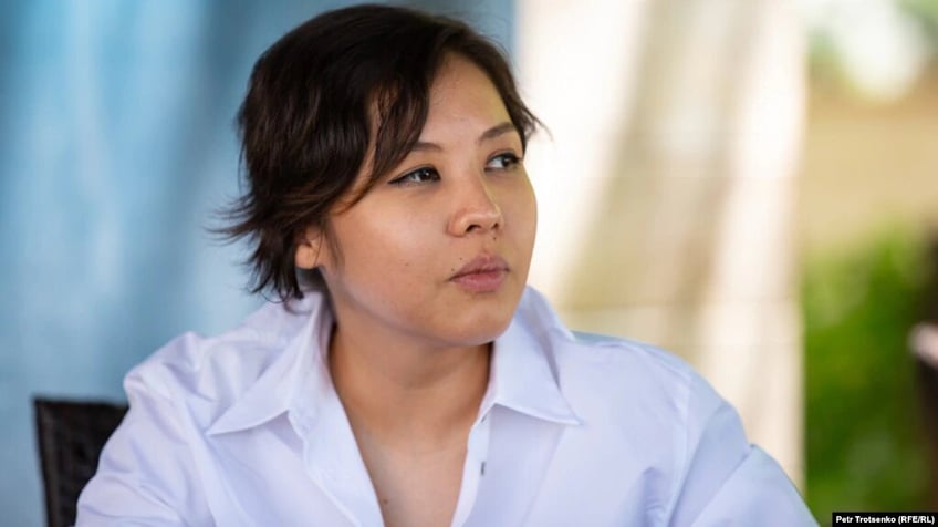 la revista en linea de kazajstan dice que las autoridades ejercen presion sobre el informe sobre la victima de violacion