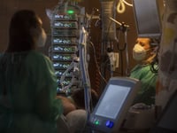 los hospitales se negaron a atender a un nino pequeno porque sus padres no estaban vacunados
