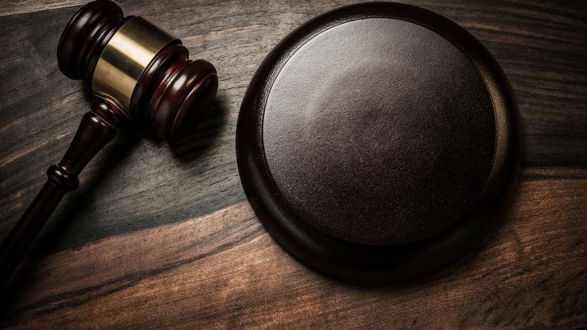 maatschappelijk werkster vertelt kindermishandeling dat ze zich zorgen maakte over verstandelijke vermogens van ouders
