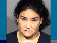 madre acusada de abusar de un bebe de 6 meses durante un vuelo a las vegas