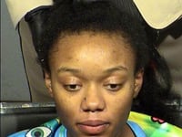 madre de las vegas enfrenta cargos de asesinato y abuso infantil despues de que 2 ninos fueran encontrados en una casa calurosa