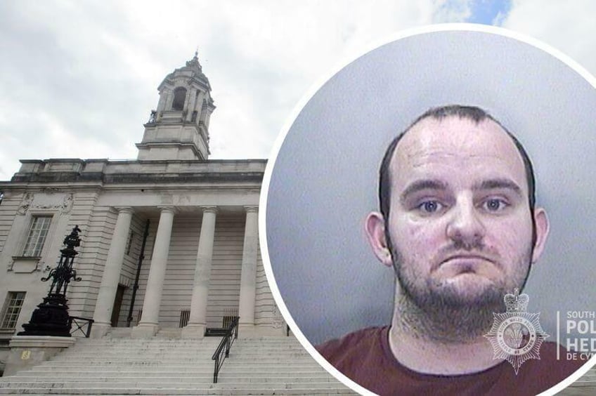man 31 photographed abuse of a child and shared it with another paedophile