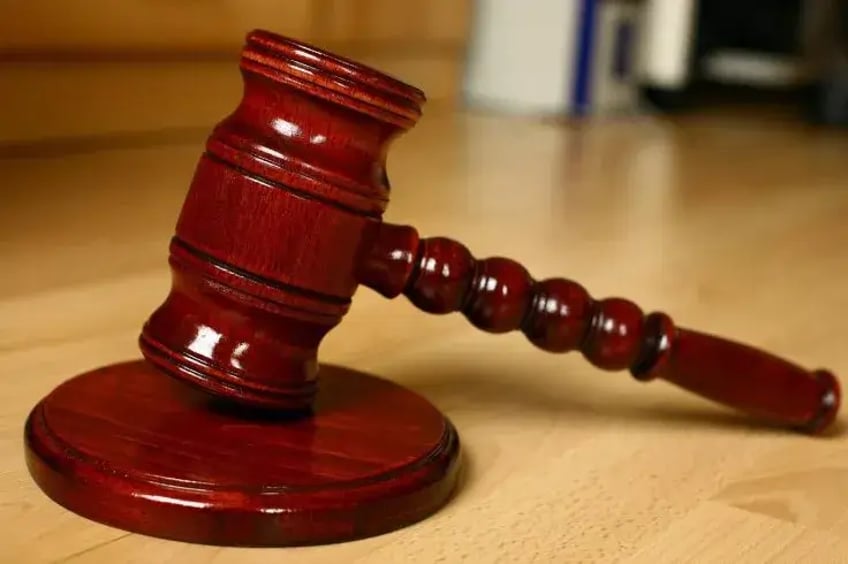 man in florida gearresteerd na dood van pasgeborene in onuitsprekelijke daad van kindermishandeling politie