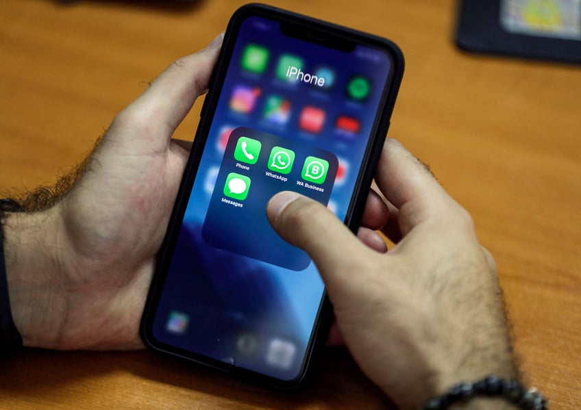 man krijgt 1 maand cel nadat hij lid werd van whatsapp groep waar leden seksvideos en materiaal over kindermisbruik deelden